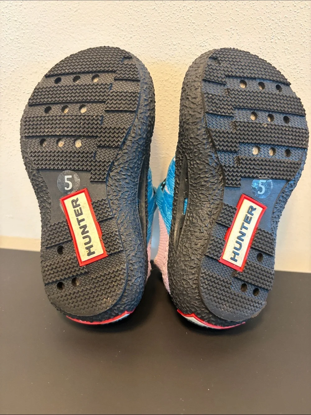 Hunter little Kids Vin water shoes size 5